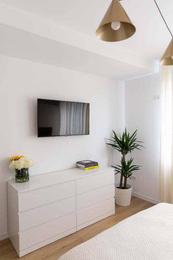 Studio 8 I One Bedroom Apartment I Airport I Therme Otopeni Buitenkant foto