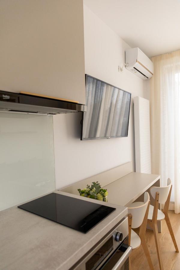 Studio 8 I One Bedroom Apartment I Airport I Therme Otopeni Buitenkant foto