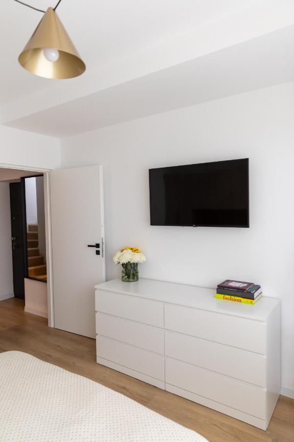 Studio 8 I One Bedroom Apartment I Airport I Therme Otopeni Buitenkant foto