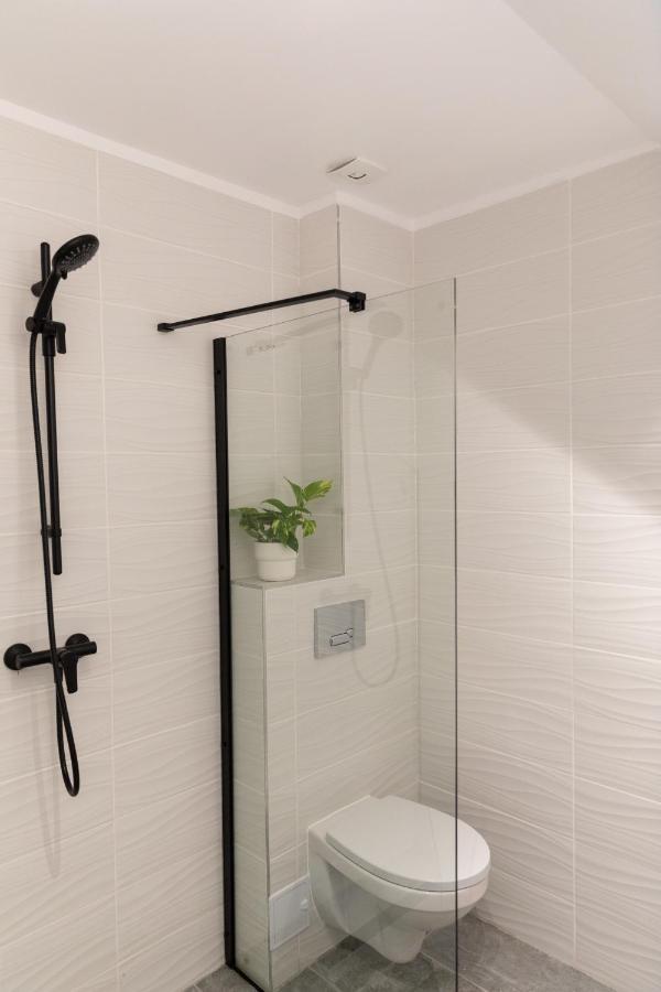 Studio 8 I One Bedroom Apartment I Airport I Therme Otopeni Buitenkant foto