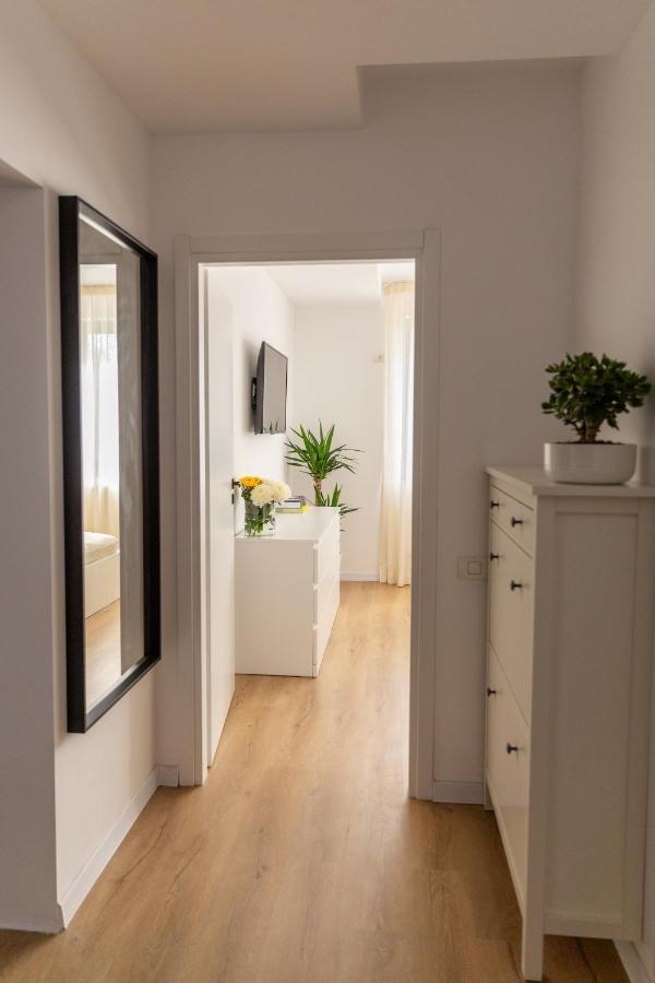 Studio 8 I One Bedroom Apartment I Airport I Therme Otopeni Buitenkant foto