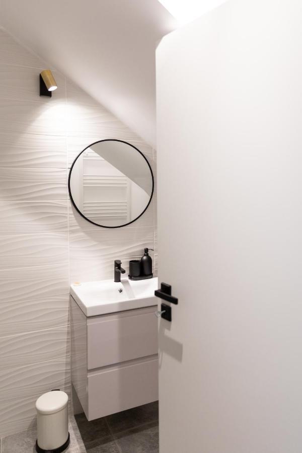 Studio 8 I One Bedroom Apartment I Airport I Therme Otopeni Buitenkant foto