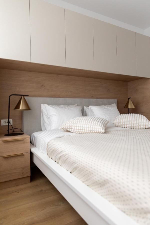 Studio 8 I One Bedroom Apartment I Airport I Therme Otopeni Buitenkant foto